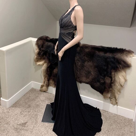 Black Plunge Neck Sleeveless Prom Gown - Picture 8 of 10